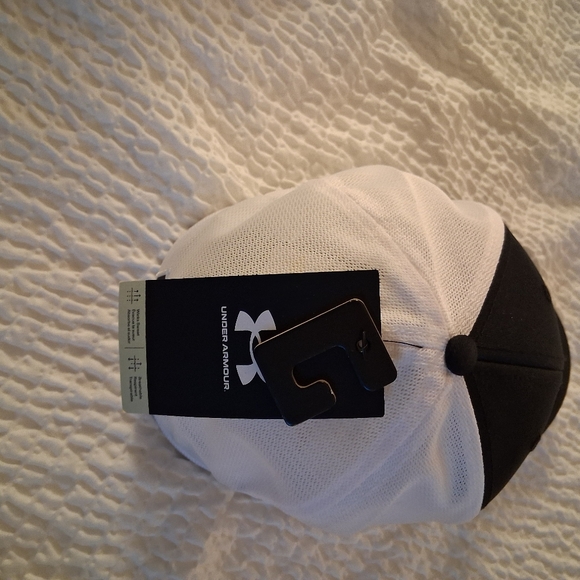 Under Armour Hat. New with tags. Size M/L. - Picture 2 of 4